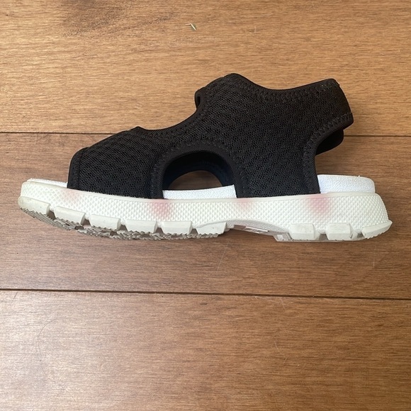 Hunter Kids' Mesh travel Sandals open toe Velcro straps black UK 12/US13 - Picture 11 of 11